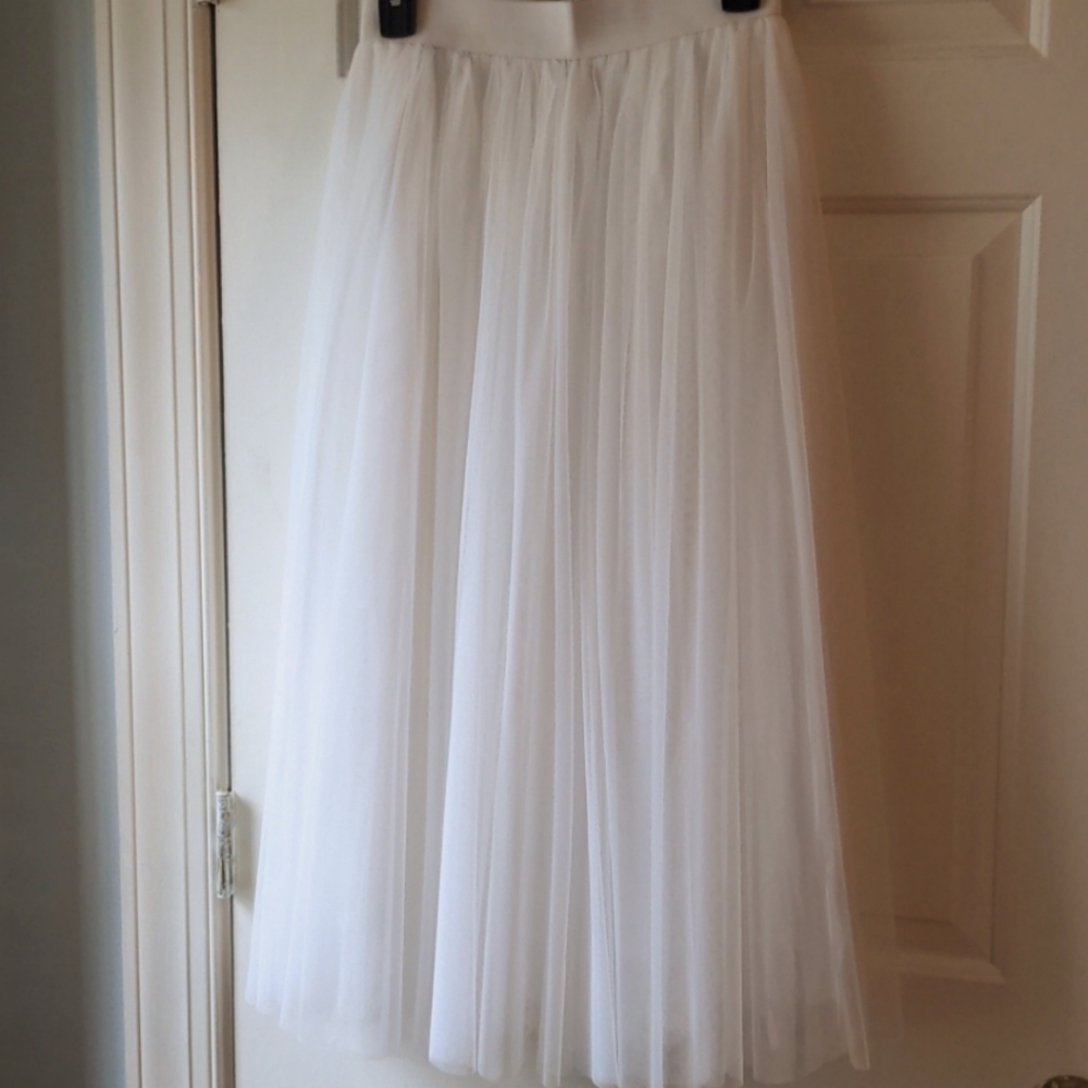 White tulle calf length skirt